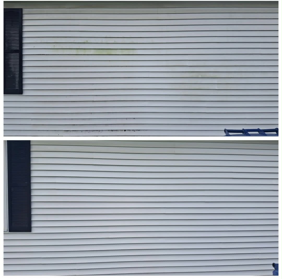 Vinyl siding algae and mildew removal before and after in Batavia, IL